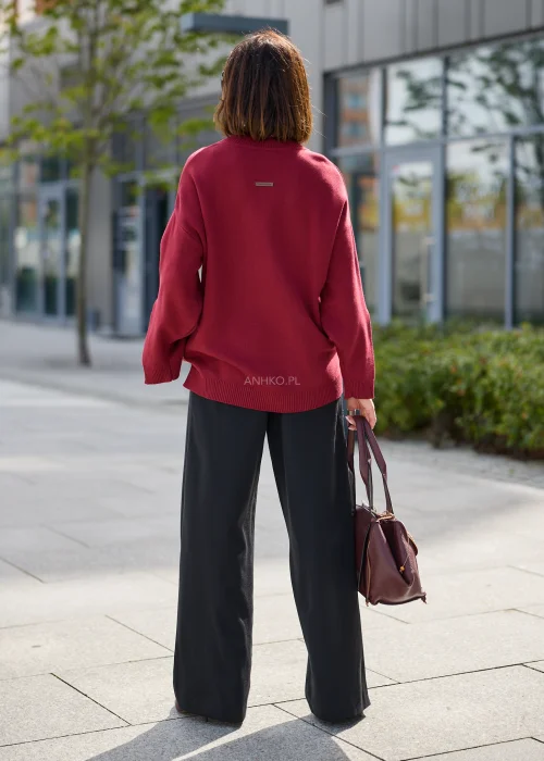 Sweter damski oversize w bordowym kolorze, z okrągłym dekoltem, asymetrycznym dołem