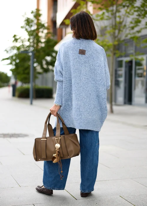 Błękitny melanżowy sweter damski Veloria Zip oversize z krótkim zamkiem i kieszeniami.