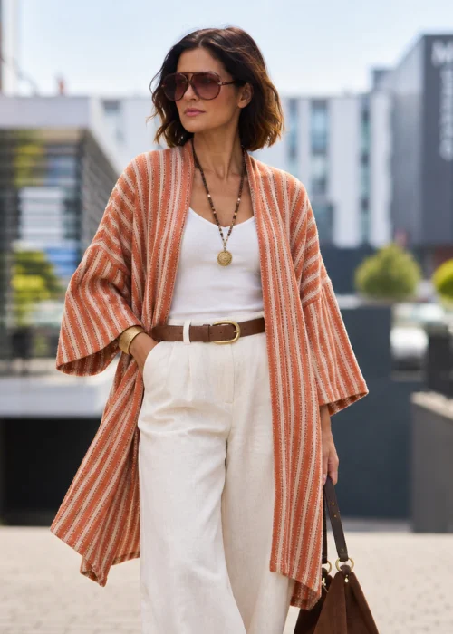 Pomarańczowe kimono damskie w paski z szerokimi rękawami, lekkie narzutka w stylu boho