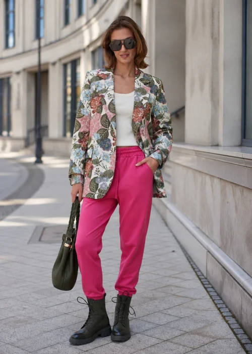 Elegancka marynarka w floral print z długim rękawem i swobodnym krojem, idealna do stylizacji smart casual.