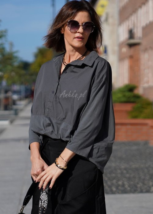szara koszula damska oversize Alia z kołnierzem i guzikami, luźna bawełniana koszula damska w stylizacji miejskiej